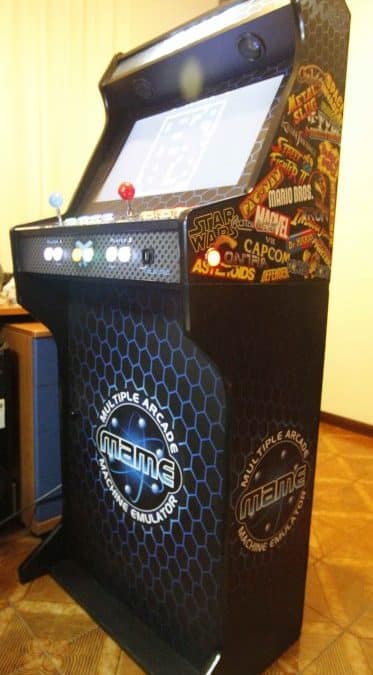Bartop 24 con piedistallo e design MAME